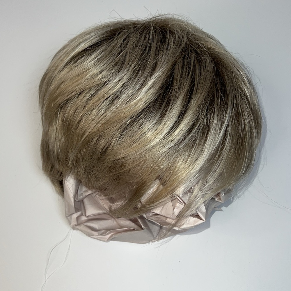 NWT ESTETICA DESIGNS JETT FRONT LACE LINE WIG SHORT HAIR IN SUNLIT BLONDE - Picture 12 of 17
